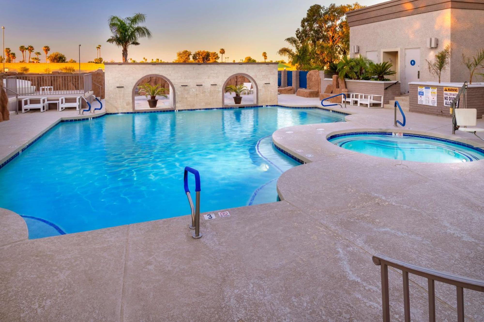 Doubletree By Hilton Phoenix Mesa Extérieur photo